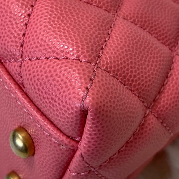 ❌❌SOLD elsewhere❌Chanel 19A small Coco handle - Picture 14 of 17